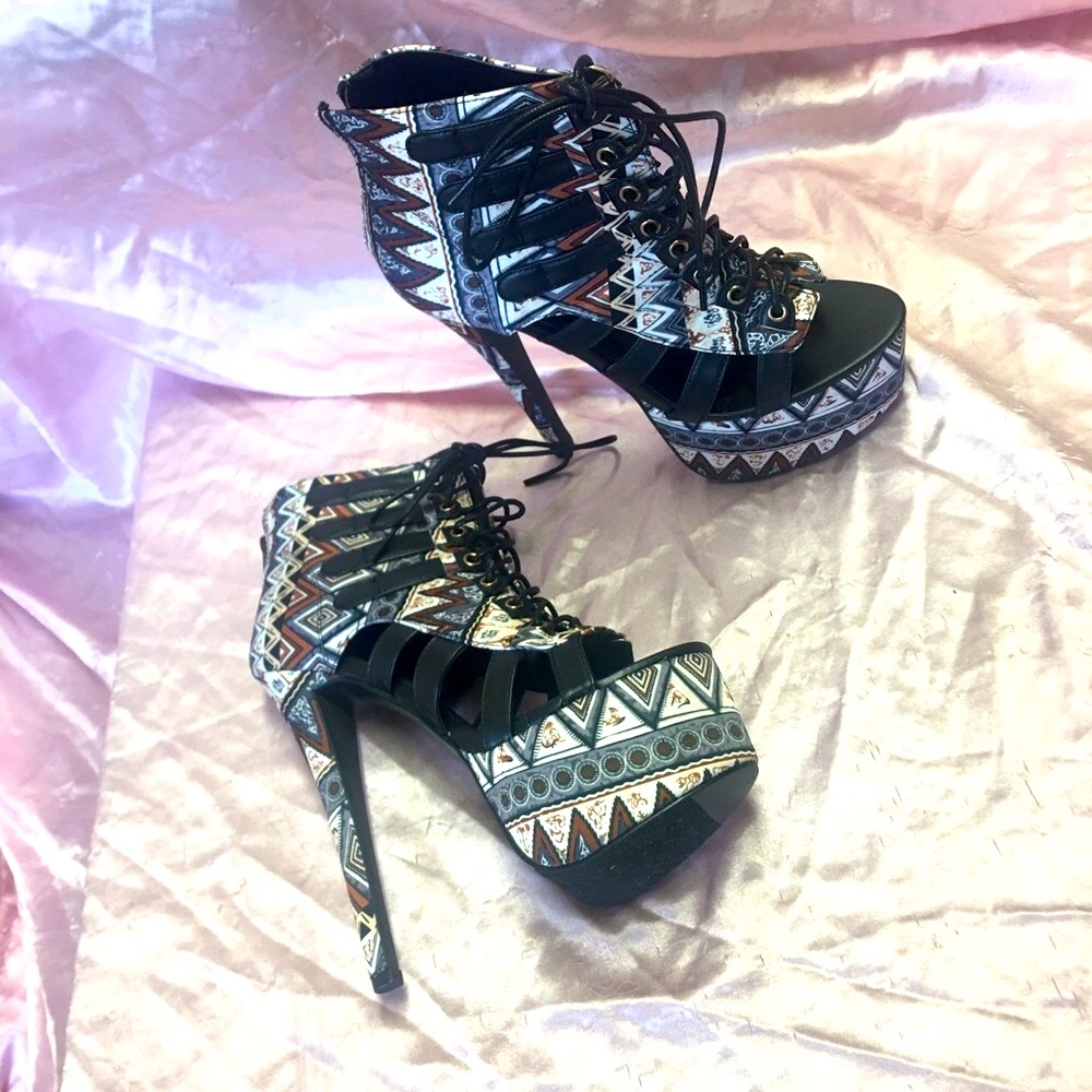 Africa Print Heels - Picture 4 of 5